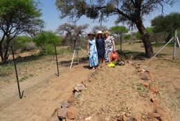 Grave w/three friends